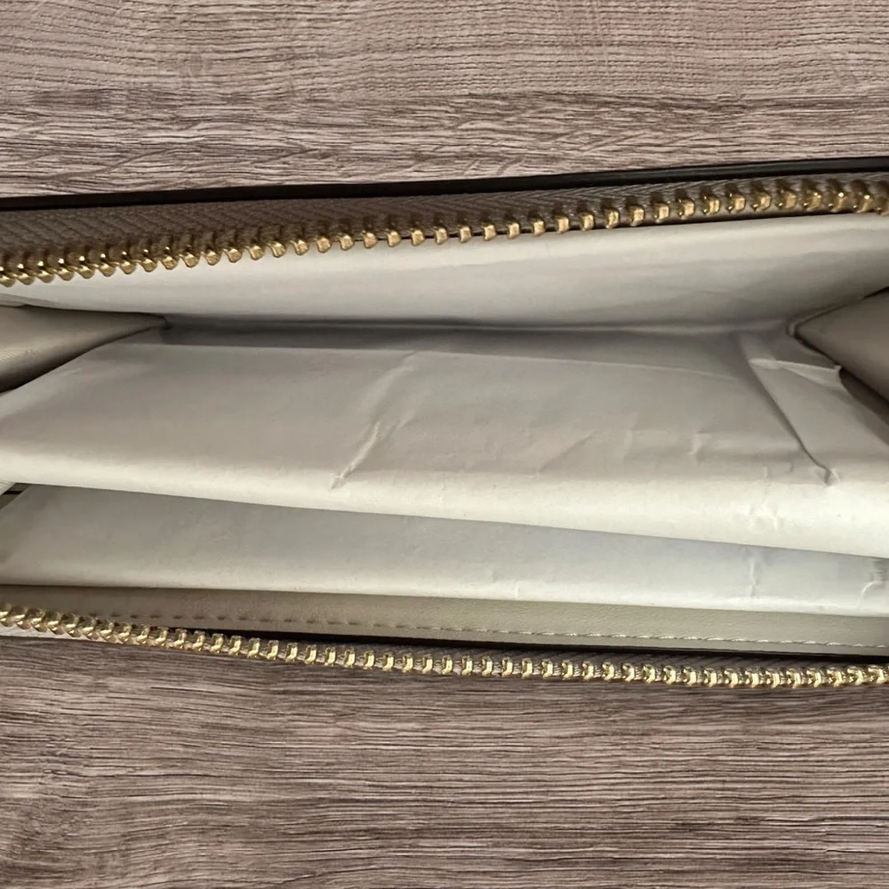 Kate Spade Cream and Gray Wallet